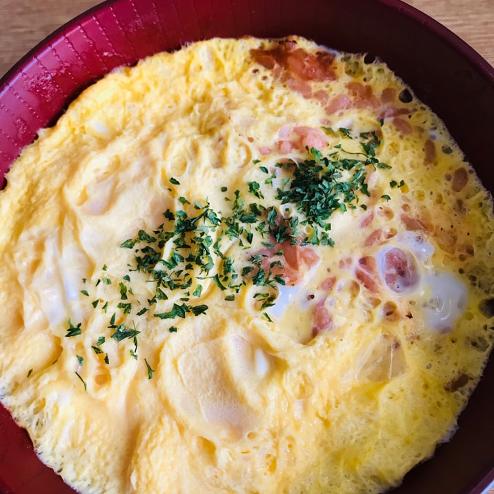 レンジで超簡単！茶碗1つでできるオムライス丼！